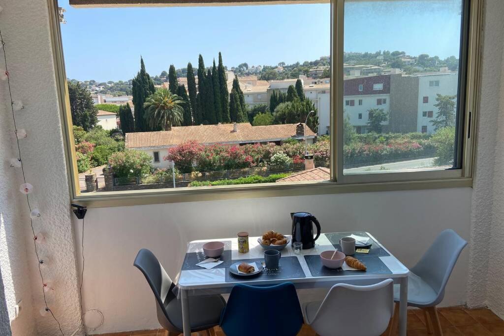 T2- 2adultes/2enfants centre-ville, proche plages Cavalaire-sur-Mer Extérieur photo